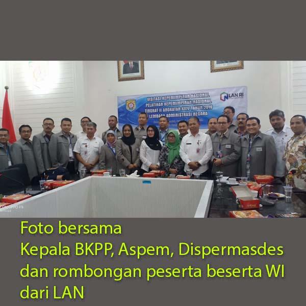 Foto bersama Kepala BKPP, Aspem, Dispermasdes  dan rombongan peserta beserta WI  dari LAN